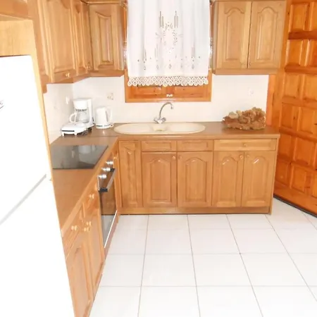 Chrysolithos Kerami *