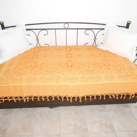 Chrysolithos Kerami *